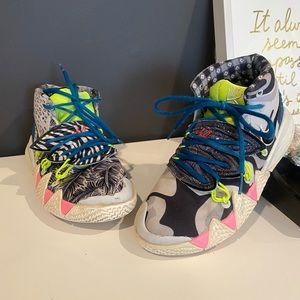 Nike Kybrid S2 what the neon basketball shoe, sz 5.5Y (7 women’s)